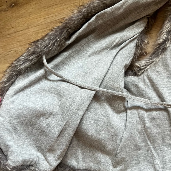 Vintage Y2K Ruff Hewn Faux Fur Tie Front Vest - Picture 4 of 6